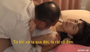 Cô đồng tính nữ xinh đẹp đẩy người tình vào góc và dùng ngón tay để đạt cực khoái